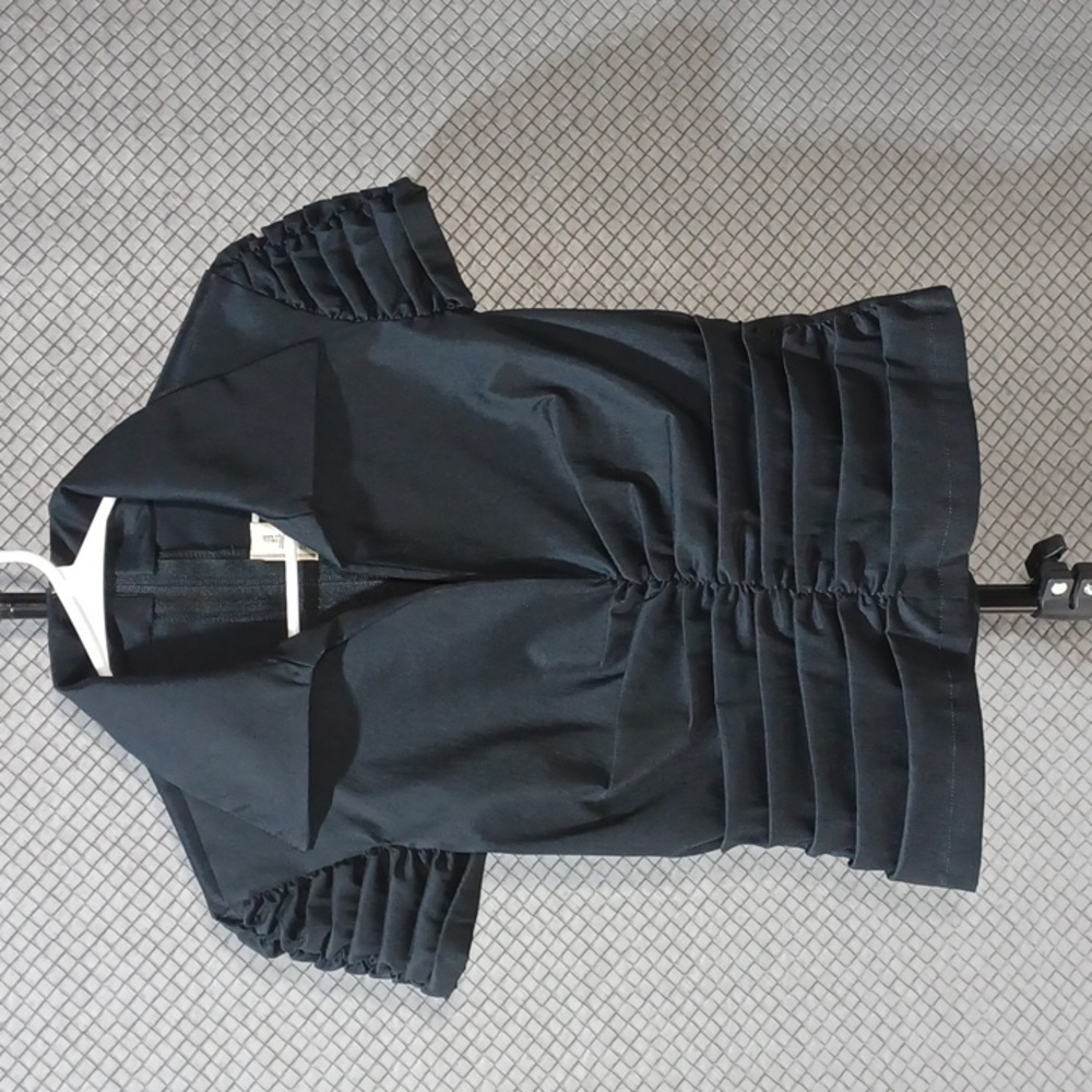 Neiman Marcus Tadashi size 8 Black Zip-Up Back V Neck Top Shirt